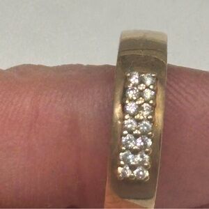 Elegant 14K Yellow Gold Diamond Band Ring